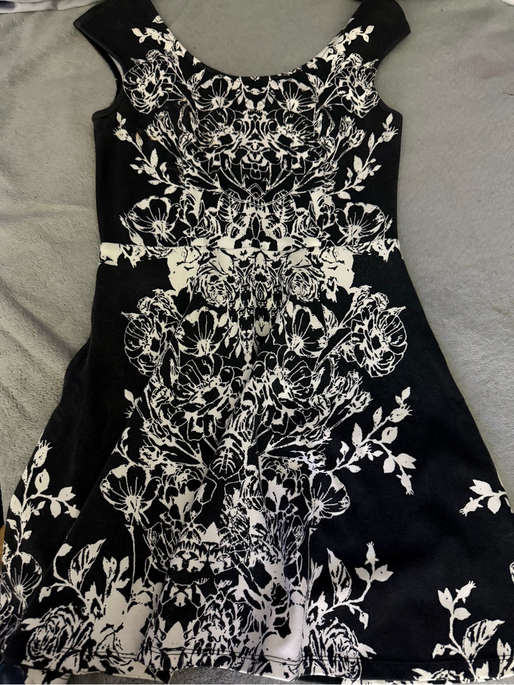 Black & White Floral Dress - Classic Women's Style